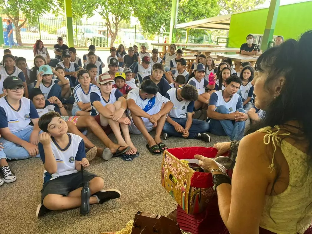 Escritora Sul-Mato-Grossense Sandra Andrade participa de Contação de Histórias com alunos da rede municipal de Caracol Escritora Sul-Mato-Grossense Sandra Andrade participa de Contação de Histórias com alunos da rede municipal de Caracol