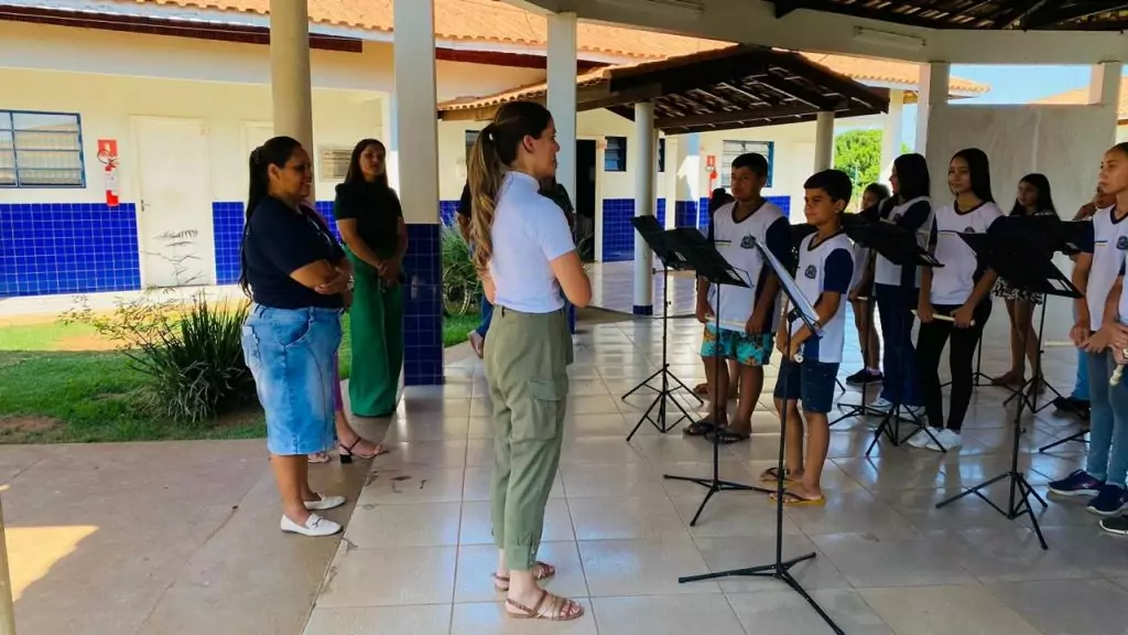 Escolas municipais de Caracol recebem materiais lúdicos da Cooperativa Sicredi