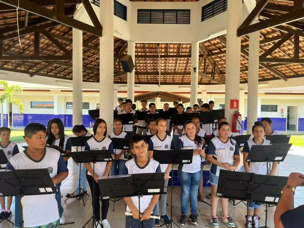 Escolas municipais de Caracol recebem materiais lúdicos da Cooperativa Sicredi