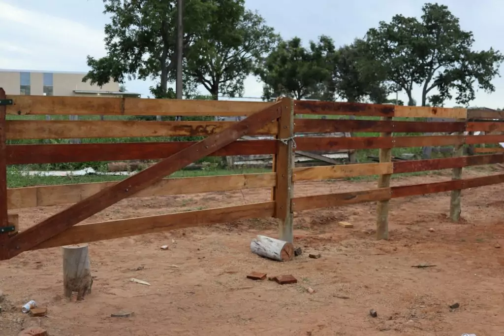 Patrão Nino Pradela recebe prefeito Neco e vice Preguinho para apresentar novas obras estruturais para a grande Festa do Laço