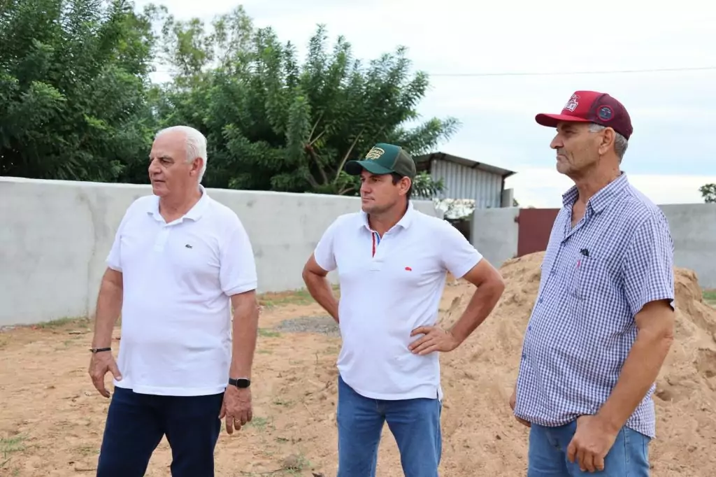 Patrão Nino Pradela recebe prefeito Neco e vice Preguinho para apresentar novas obras estruturais para a grande Festa do Laço