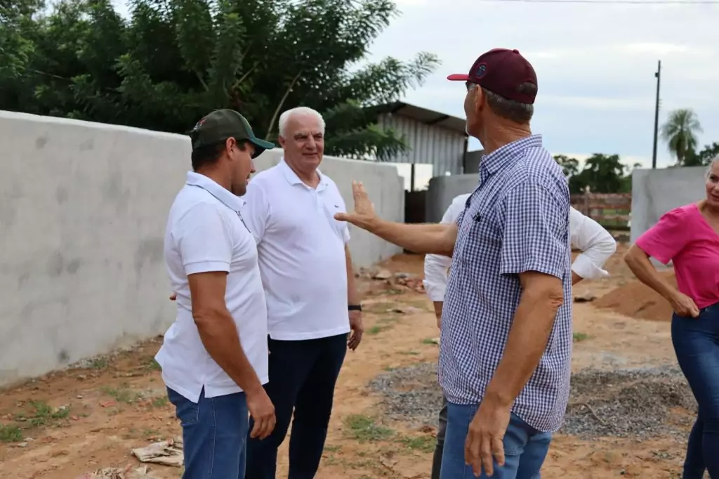 Patrão Nino Pradela recebe prefeito Neco e vice Preguinho para apresentar novas obras estruturais para a grande Festa do Laço