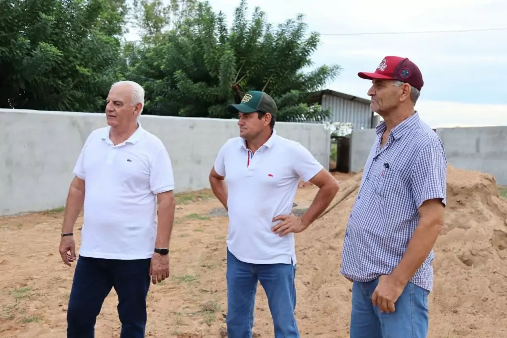 Patrão Nino Pradela recebe prefeito Neco e vice Preguinho para apresentar novas obras estruturais para a grande Festa do Laço