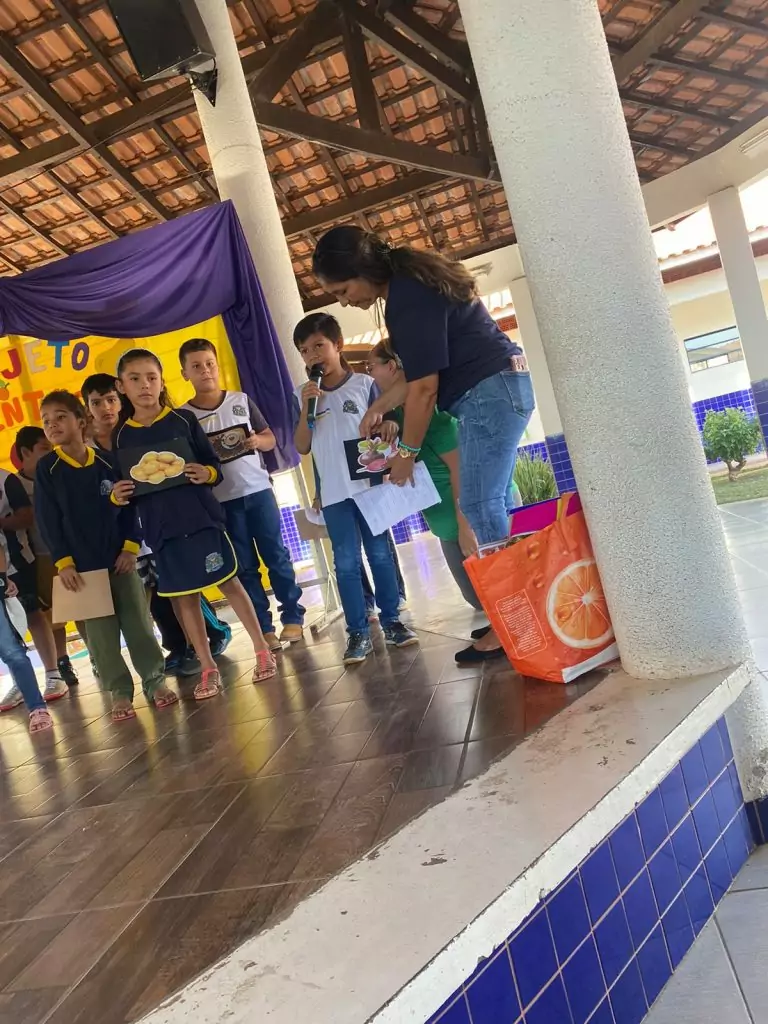 Alunos da Escola Municipal Joaquim Antônio dos Santos participam do projeto Alimentação Saudável Alunos da Escola Municipal Joaquim Antônio dos Santos participam do projeto Alimentação Saudável