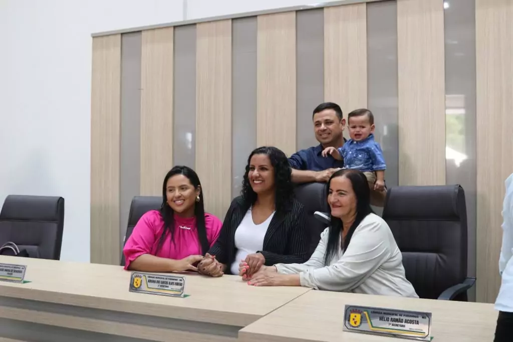 Vereadores de Paranhos inauguraram uma das maiores Câmaras Municipais do interior de Mato Grosso do Sul nesta sexta-feira (5)