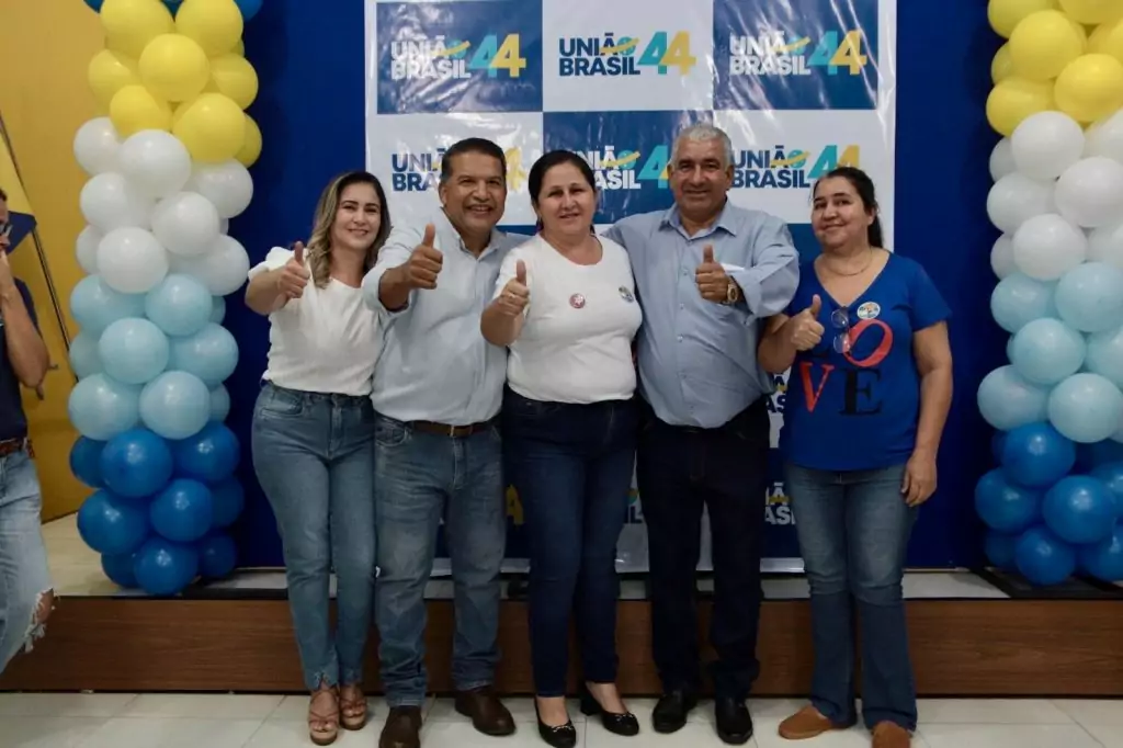 Abraçado pelo povo, Dr. Alex é homologado pré-candidato a prefeito junto com Vandinho para vice