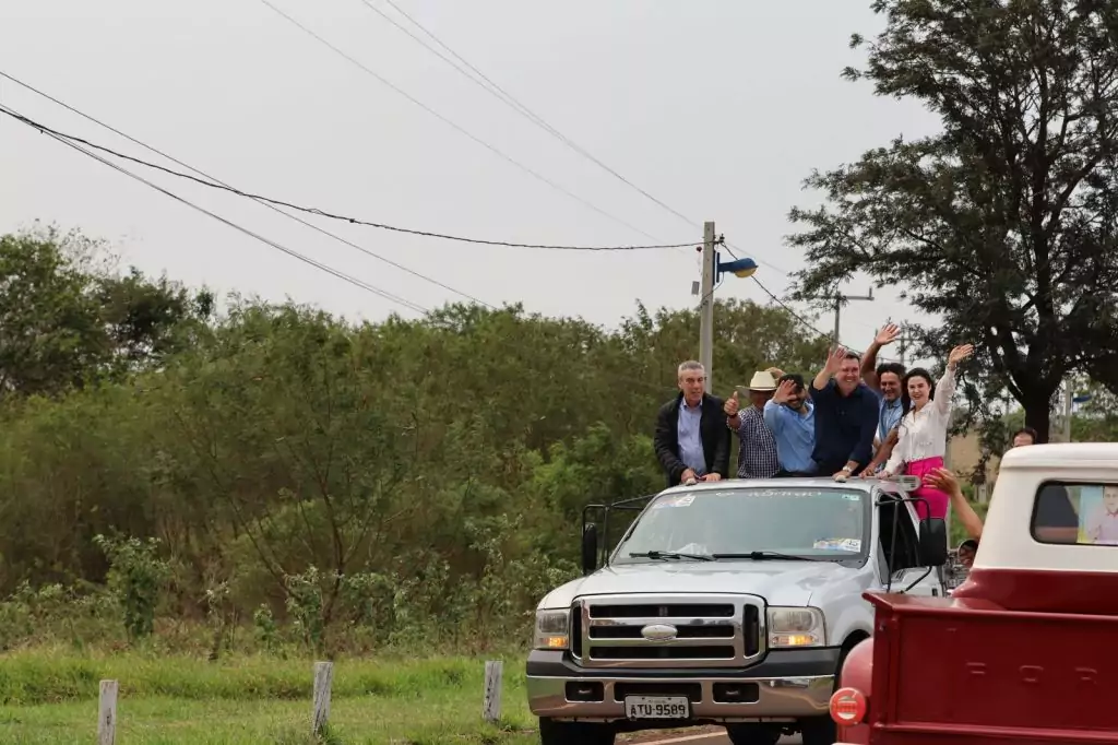 Rogério Torquetti e Zé Antônio recebem Eduardo Riedel em festa com grande carreata do 45 em Tacuru Rogério Torquetti e Zé Antônio recebem Eduardo Riedel em festa com grande carreata do 45 em Tacuru