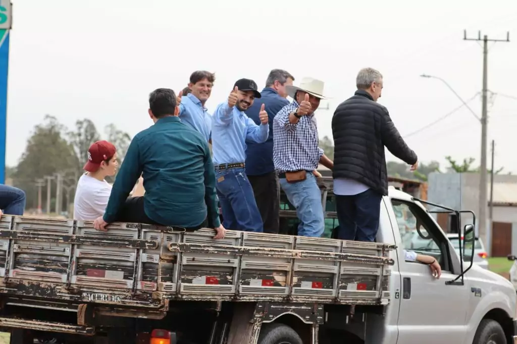 Rogério Torquetti e Zé Antônio recebem Eduardo Riedel em festa com grande carreata do 45 em Tacuru Rogério Torquetti e Zé Antônio recebem Eduardo Riedel em festa com grande carreata do 45 em Tacuru
