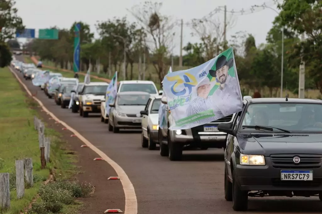 Rogério Torquetti e Zé Antônio recebem Eduardo Riedel em festa com grande carreata do 45 em Tacuru Rogério Torquetti e Zé Antônio recebem Eduardo Riedel em festa com grande carreata do 45 em Tacuru