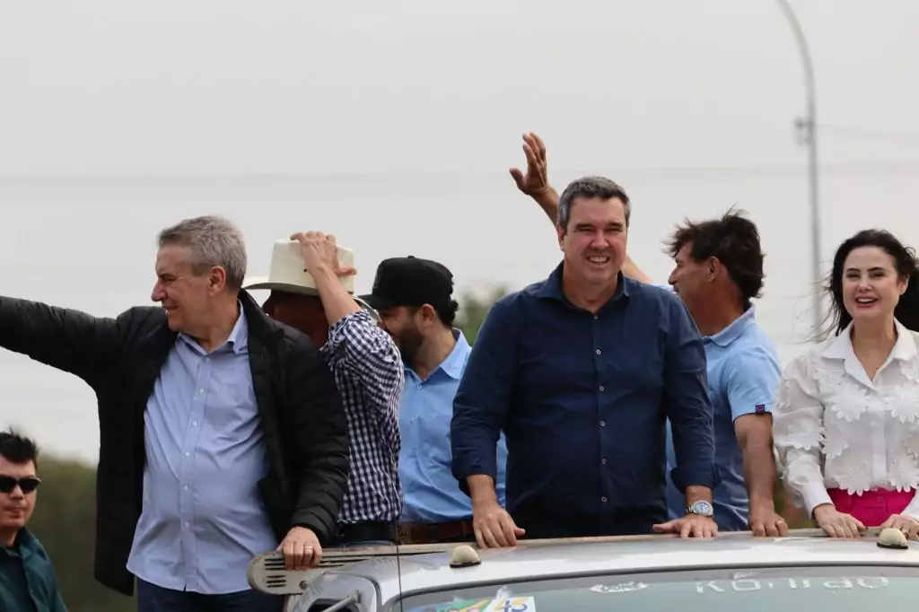 Rogério Torquetti e Zé Antônio recebem Eduardo Riedel em festa com grande carreata do 45 em Tacuru Rogério Torquetti e Zé Antônio recebem Eduardo Riedel em festa com grande carreata do 45 em Tacuru