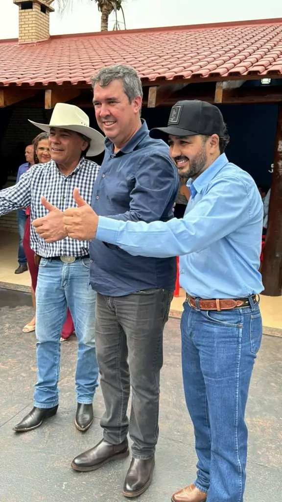 Rogério Torquetti e Zé Antônio recebem Eduardo Riedel em festa com grande carreata do 45 em Tacuru Rogério Torquetti e Zé Antônio recebem Eduardo Riedel em festa com grande carreata do 45 em Tacuru