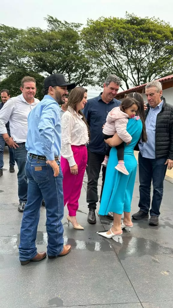 Rogério Torquetti e Zé Antônio recebem Eduardo Riedel em festa com grande carreata do 45 em Tacuru Rogério Torquetti e Zé Antônio recebem Eduardo Riedel em festa com grande carreata do 45 em Tacuru