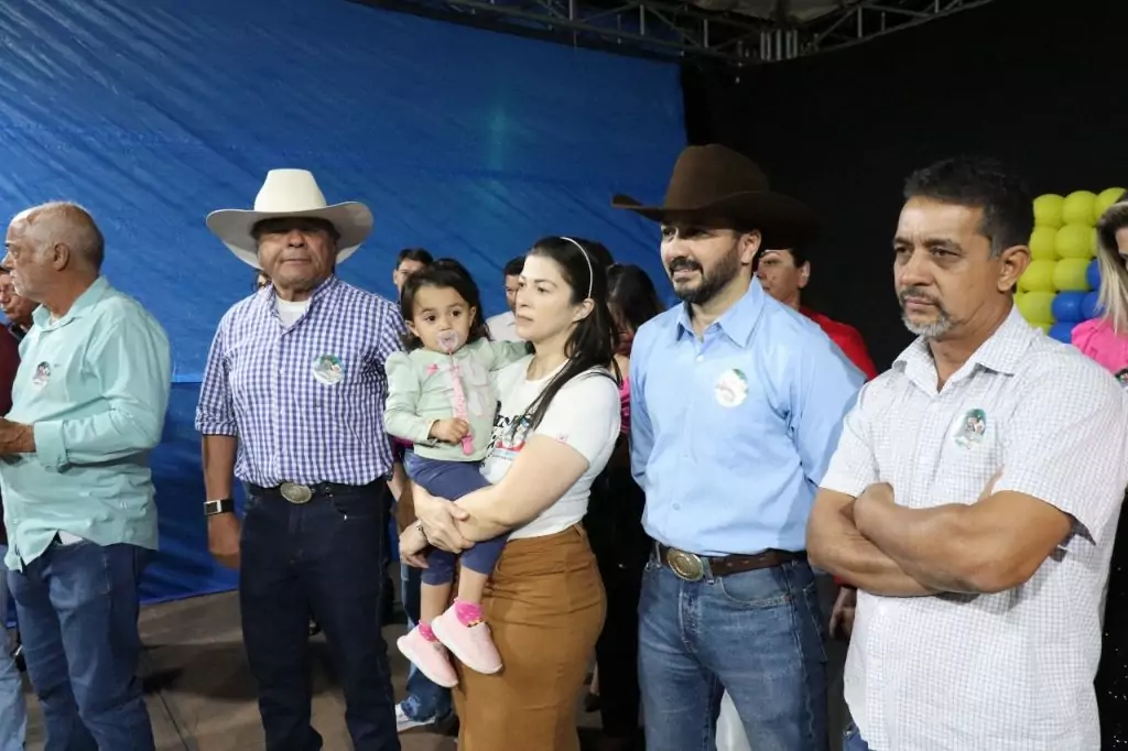 Tacuru: Rogério Torquetti e Zé Antônio encerram campanha com grande comício