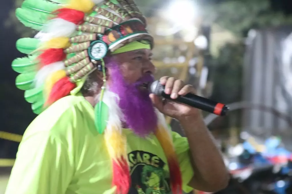 Show de manobras reúne grande público na noite de aniversário de Tacuru