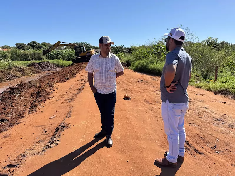 Prefeitura de Paranhos realiza melhorias na Rua Marechal Floriano e atende reivindicação antiga da comunidade Prefeitura de Paranhos realiza melhorias na Rua Marechal Floriano e atende reivindicação antiga da comunidade