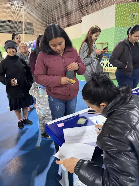 Sob 10 graus, Paranhos inicia entrega de cobertores à população Sob 10 graus, Paranhos inicia entrega de cobertores à população
