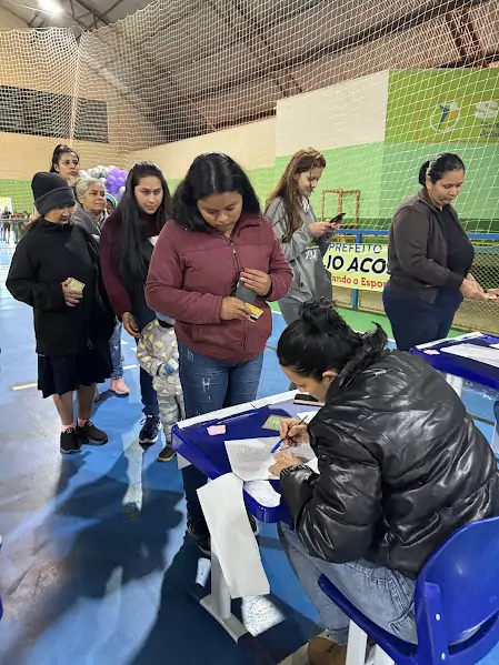 Sob 10 graus, Paranhos inicia entrega de cobertores à população Sob 10 graus, Paranhos inicia entrega de cobertores à população