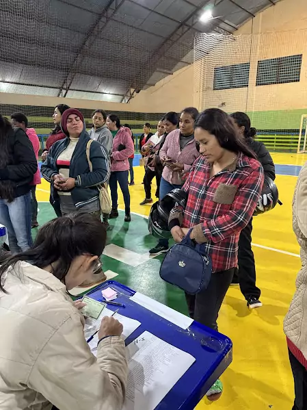 Sob 10 graus, Paranhos inicia entrega de cobertores à população Sob 10 graus, Paranhos inicia entrega de cobertores à população