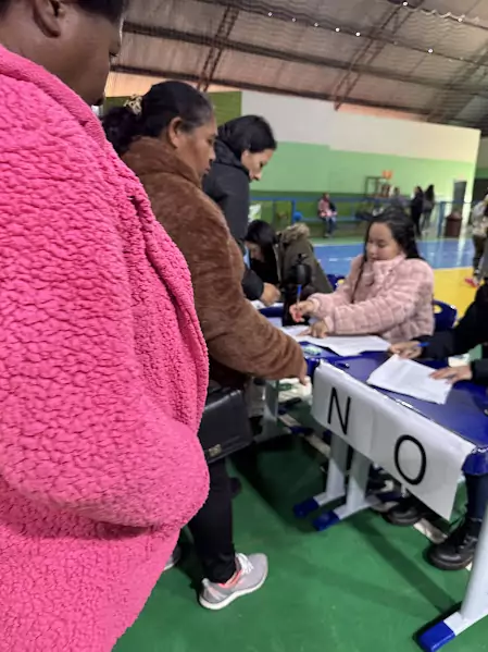Sob 10 graus, Paranhos inicia entrega de cobertores à população Sob 10 graus, Paranhos inicia entrega de cobertores à população