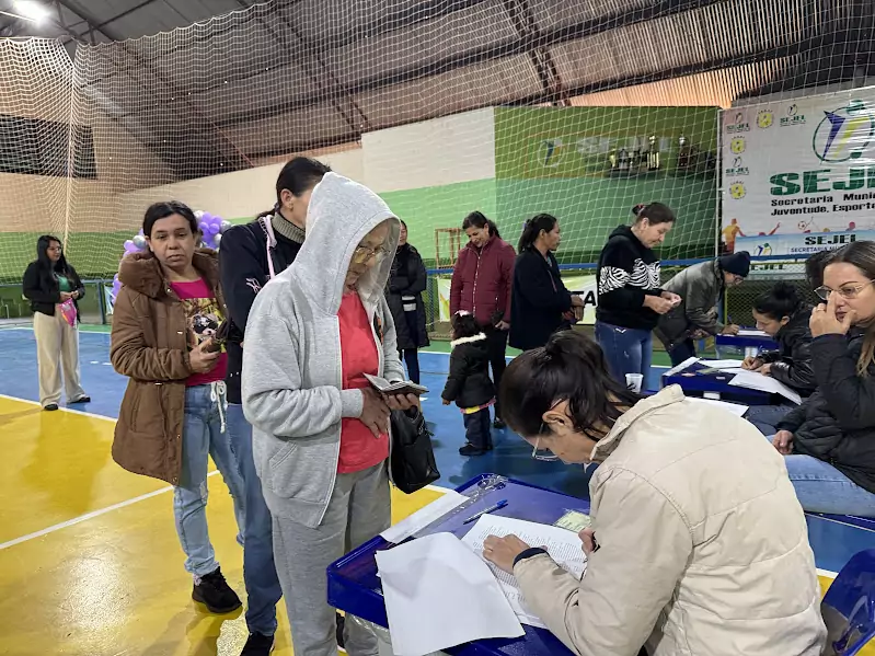 Sob 10 graus, Paranhos inicia entrega de cobertores à população Sob 10 graus, Paranhos inicia entrega de cobertores à população