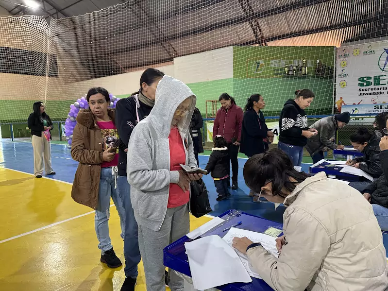 Sob 10 graus, Paranhos inicia entrega de cobertores à população Sob 10 graus, Paranhos inicia entrega de cobertores à população