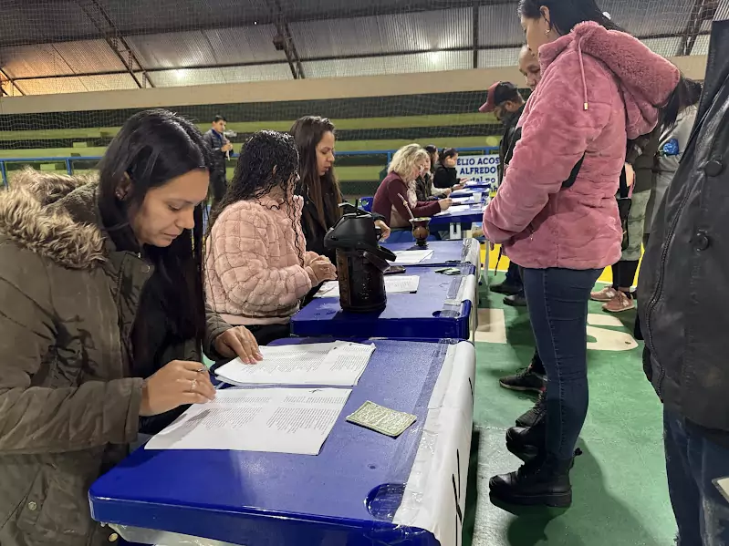 Sob 10 graus, Paranhos inicia entrega de cobertores à população Sob 10 graus, Paranhos inicia entrega de cobertores à população