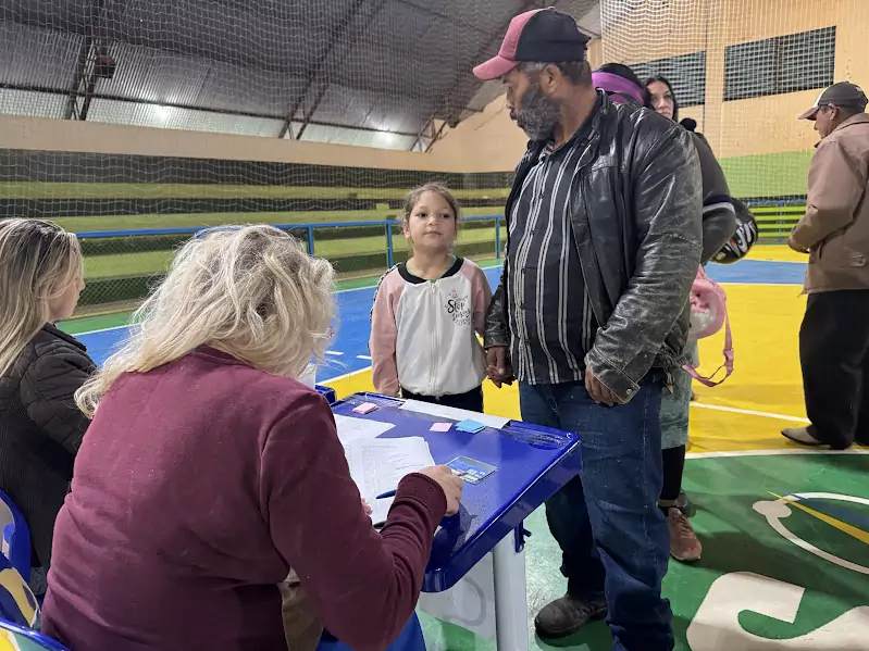 Sob 10 graus, Paranhos inicia entrega de cobertores à população Sob 10 graus, Paranhos inicia entrega de cobertores à população