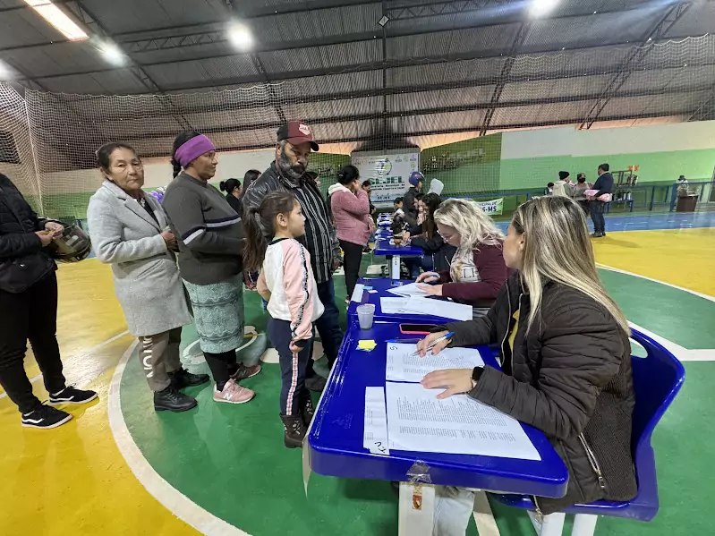 Sob 10 graus, Paranhos inicia entrega de cobertores à população Sob 10 graus, Paranhos inicia entrega de cobertores à população