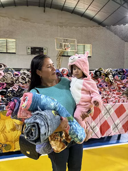 Sob 10 graus, Paranhos inicia entrega de cobertores à população Sob 10 graus, Paranhos inicia entrega de cobertores à população