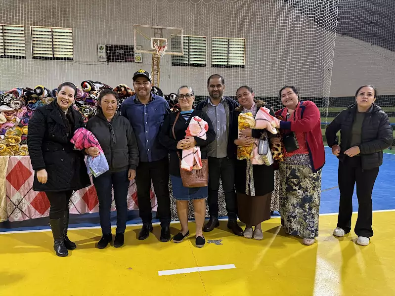 Sob 10 graus, Paranhos inicia entrega de cobertores à população Sob 10 graus, Paranhos inicia entrega de cobertores à população