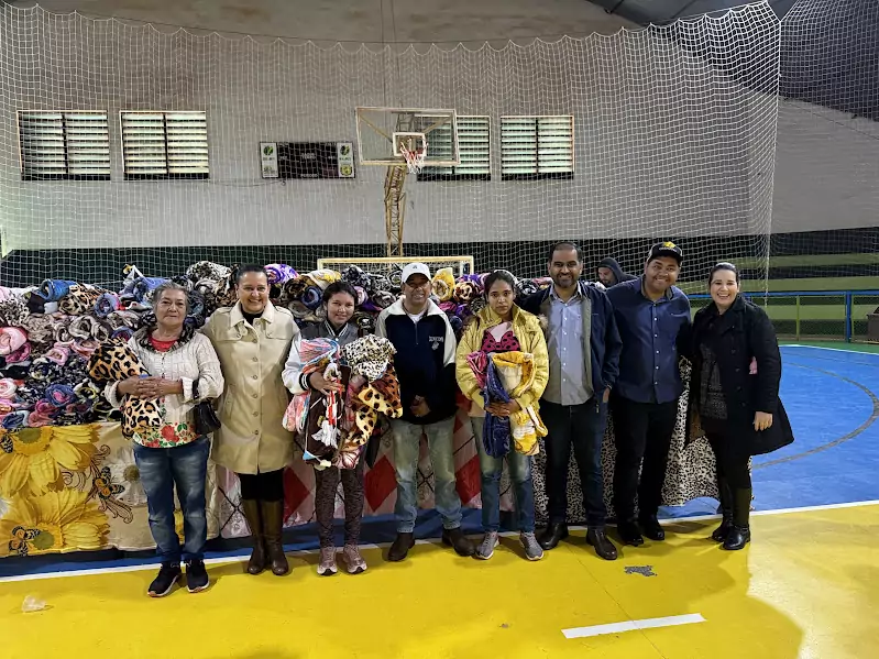 Sob 10 graus, Paranhos inicia entrega de cobertores à população Sob 10 graus, Paranhos inicia entrega de cobertores à população