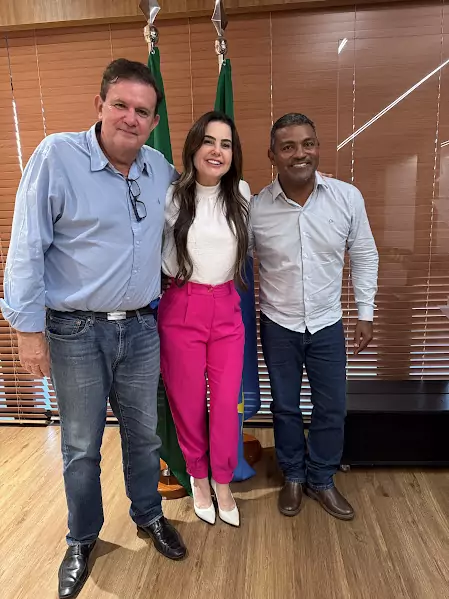 Vereador Chacal e demais vereadores comemoram conquista de mais de R$ 13 milhões para asfalto da Rua Fortuoso Silveira da Cunha e melhorias no Estádio Municipal