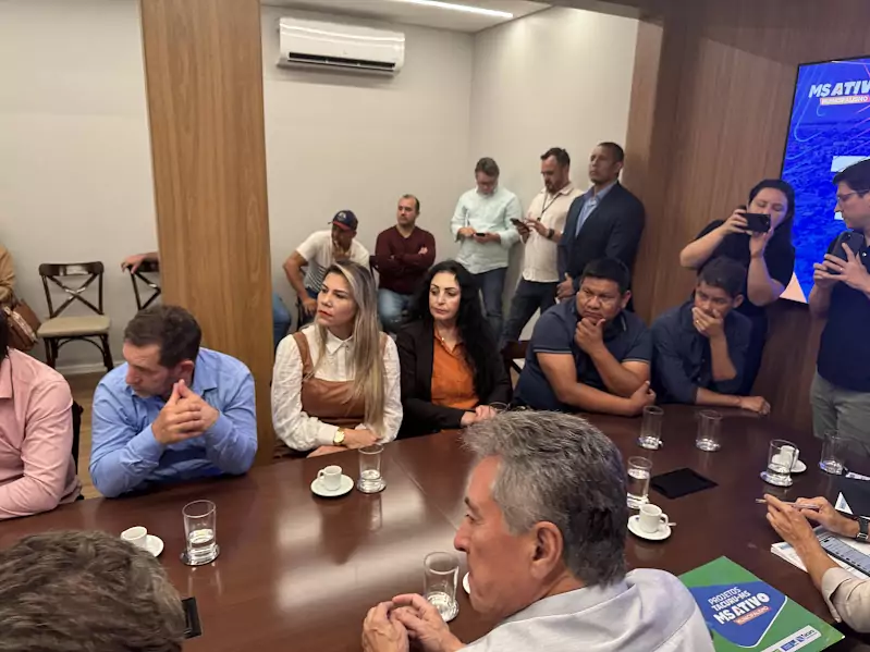 Comitiva de Tacuru participa de agenda com o Governador em Campo Grande e garante avanços importantes para o município