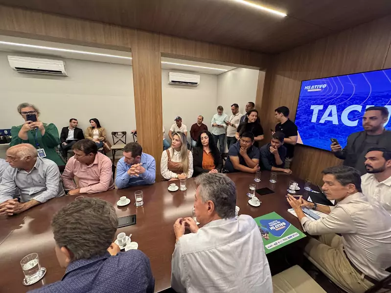 Comitiva de Tacuru participa de agenda com o Governador em Campo Grande e garante avanços importantes para o município