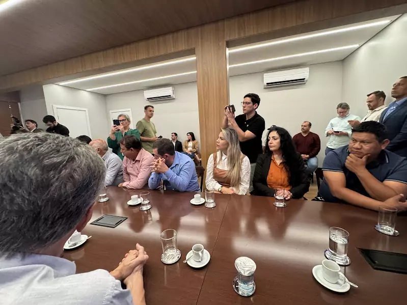 Comitiva de Tacuru participa de agenda com o Governador em Campo Grande e garante avanços importantes para o município