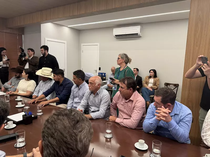 Comitiva de Tacuru participa de agenda com o Governador em Campo Grande e garante avanços importantes para o município
