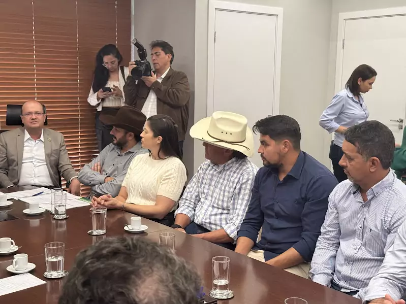 Comitiva de Tacuru participa de agenda com o Governador em Campo Grande e garante avanços importantes para o município