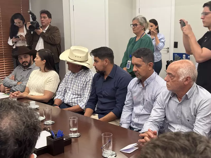 Comitiva de Tacuru participa de agenda com o Governador em Campo Grande e garante avanços importantes para o município