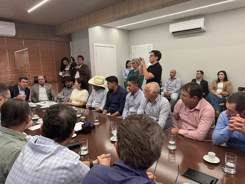 Comitiva de Tacuru participa de agenda com o Governador em Campo Grande e garante avanços importantes para o município