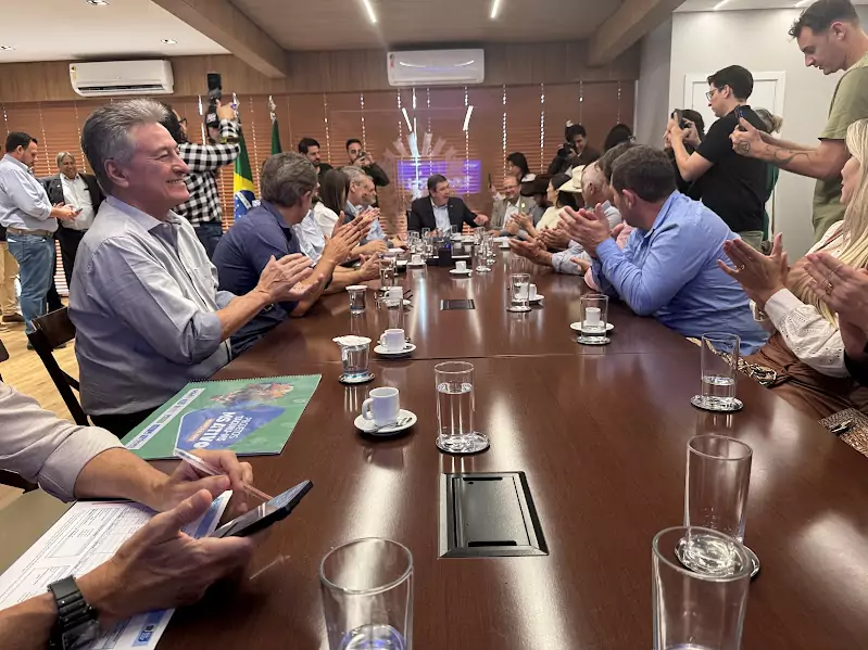 Comitiva de Tacuru participa de agenda com o Governador em Campo Grande e garante avanços importantes para o município