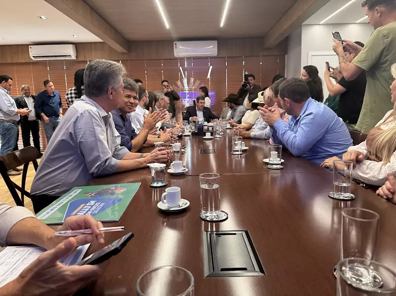 Comitiva de Tacuru participa de agenda com o Governador em Campo Grande e garante avanços importantes para o município