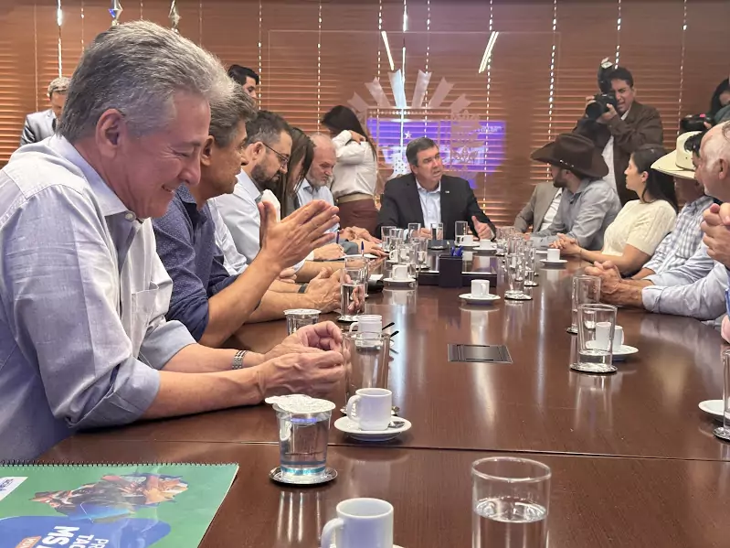 Comitiva de Tacuru participa de agenda com o Governador em Campo Grande e garante avanços importantes para o município