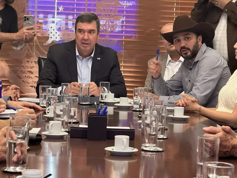 Comitiva de Tacuru participa de agenda com o Governador em Campo Grande e garante avanços importantes para o município