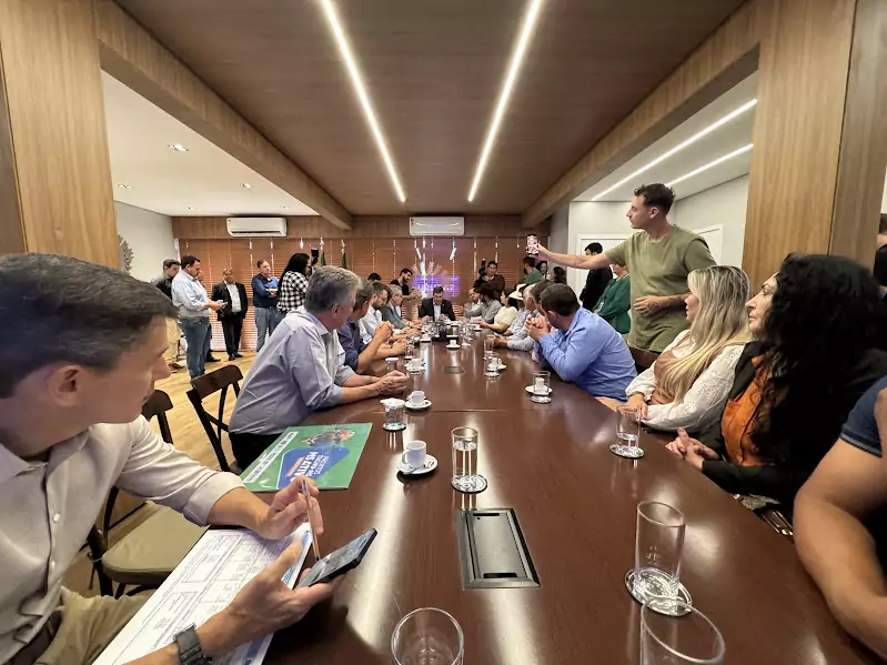 Comitiva de Tacuru participa de agenda com o Governador em Campo Grande e garante avanços importantes para o município