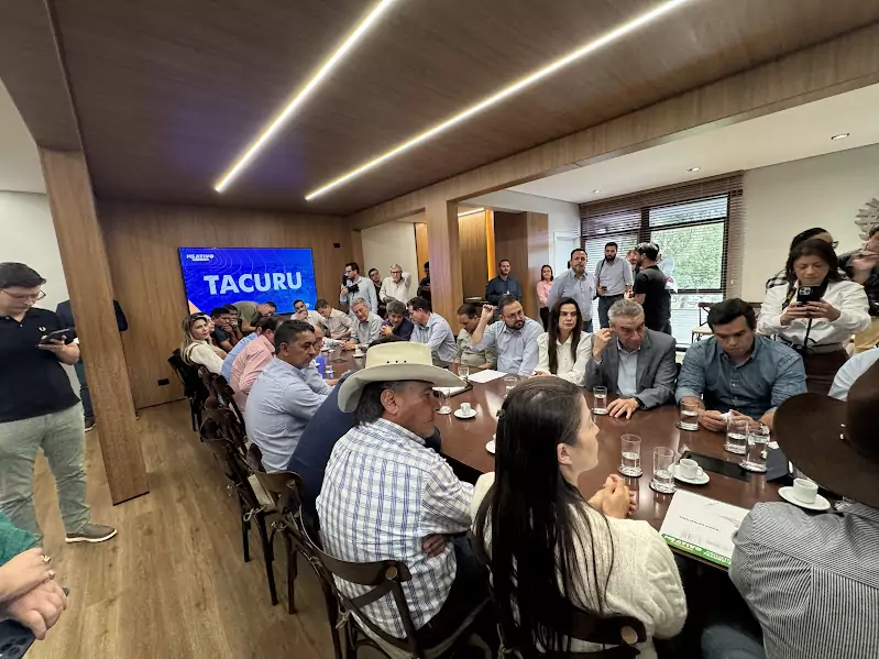 Comitiva de Tacuru participa de agenda com o Governador em Campo Grande e garante avanços importantes para o município