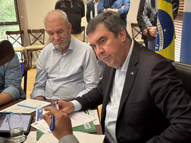 Comitiva de Tacuru participa de agenda com o Governador em Campo Grande e garante avanços importantes para o município