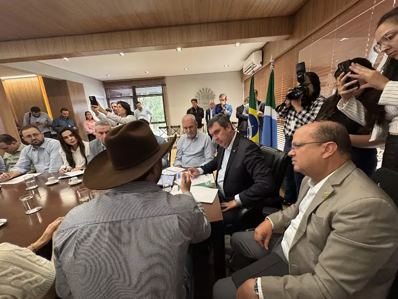 Comitiva de Tacuru participa de agenda com o Governador em Campo Grande e garante avanços importantes para o município