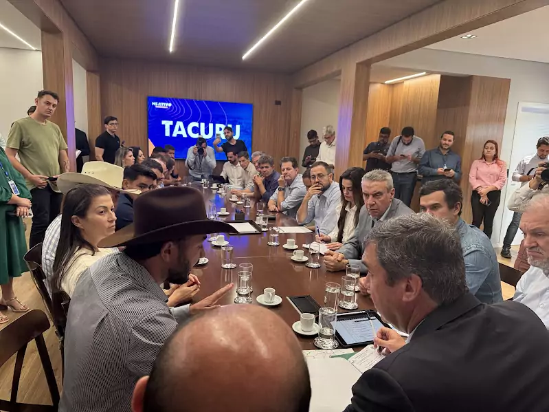 Comitiva de Tacuru participa de agenda com o Governador em Campo Grande e garante avanços importantes para o município