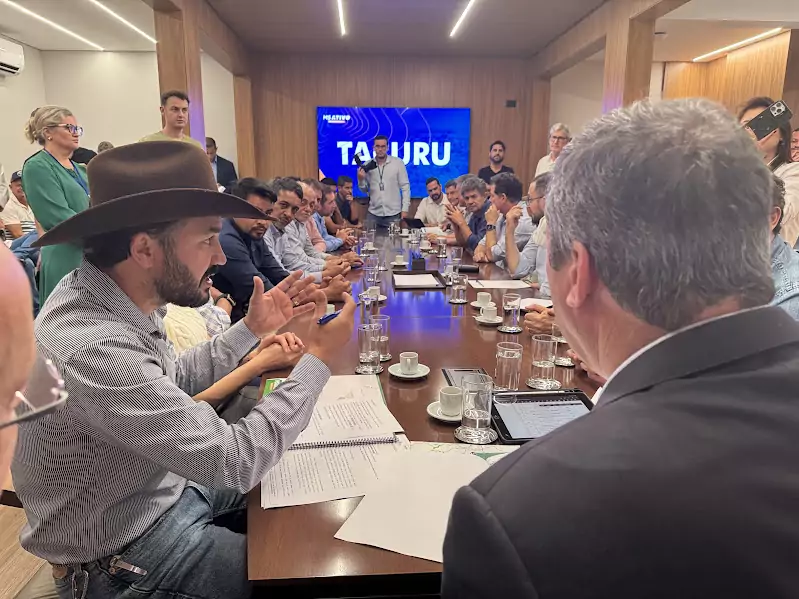 Comitiva de Tacuru participa de agenda com o Governador em Campo Grande e garante avanços importantes para o município