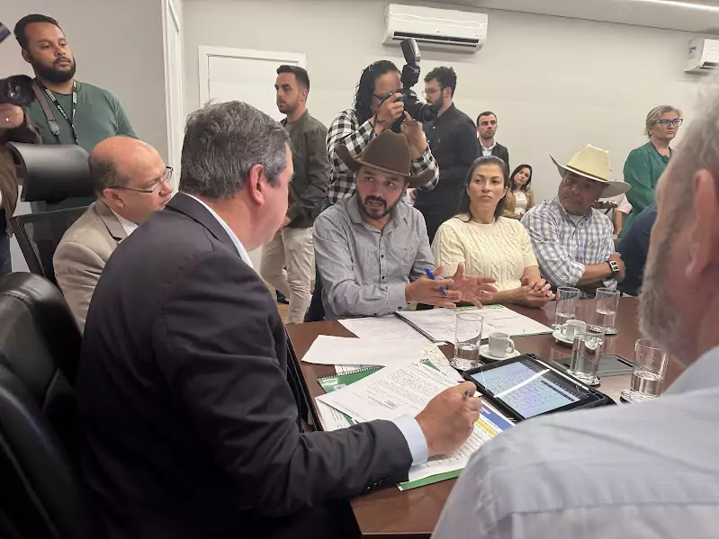 Comitiva de Tacuru participa de agenda com o Governador em Campo Grande e garante avanços importantes para o município
